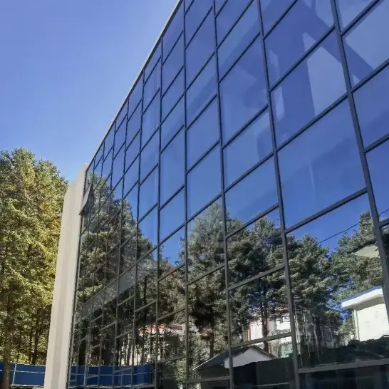 Zarámované záclonové stěny